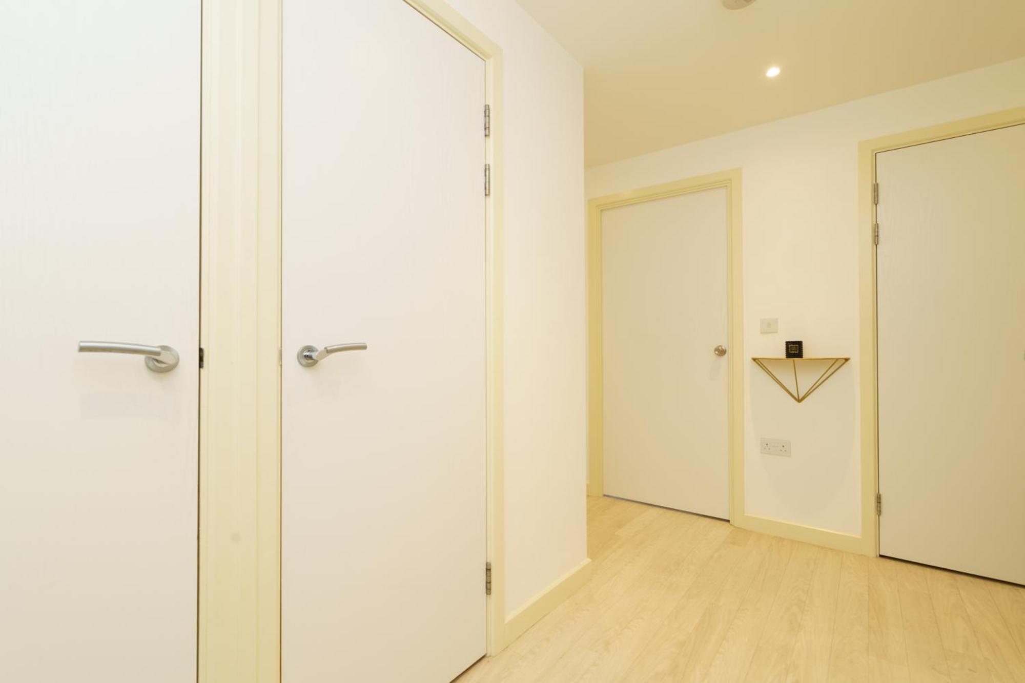 Stylish Surrey Quays Apartment - 10 Mins From Station 伦敦 外观 照片